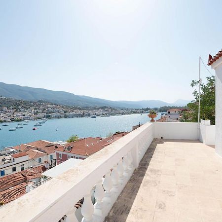 Traditional House Under The Clock Tower With Sweet View Poros Town Exteriör bild