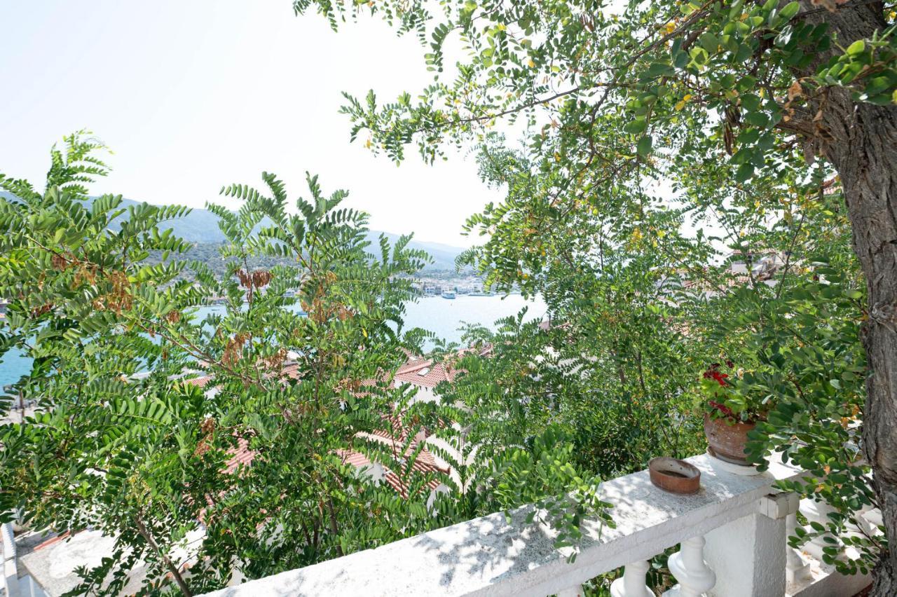Traditional House Under The Clock Tower With Sweet View Poros Town Exteriör bild