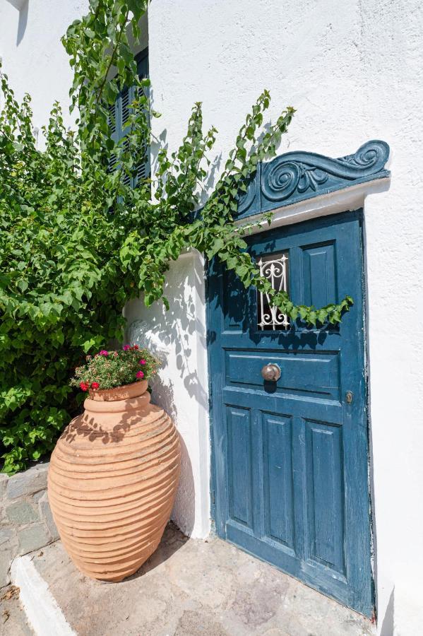 Traditional House Under The Clock Tower With Sweet View Poros Town Exteriör bild