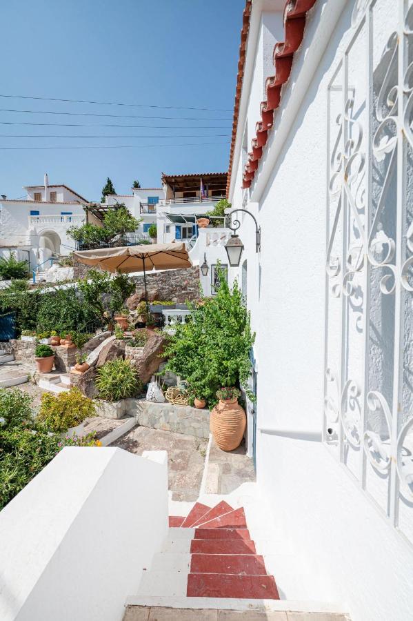 Traditional House Under The Clock Tower With Sweet View Poros Town Exteriör bild