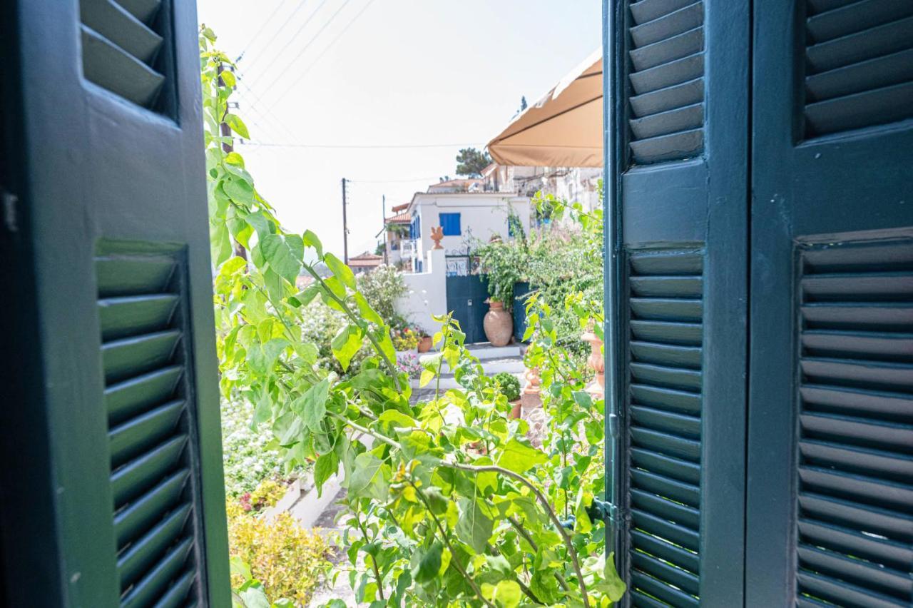 Traditional House Under The Clock Tower With Sweet View Poros Town Exteriör bild