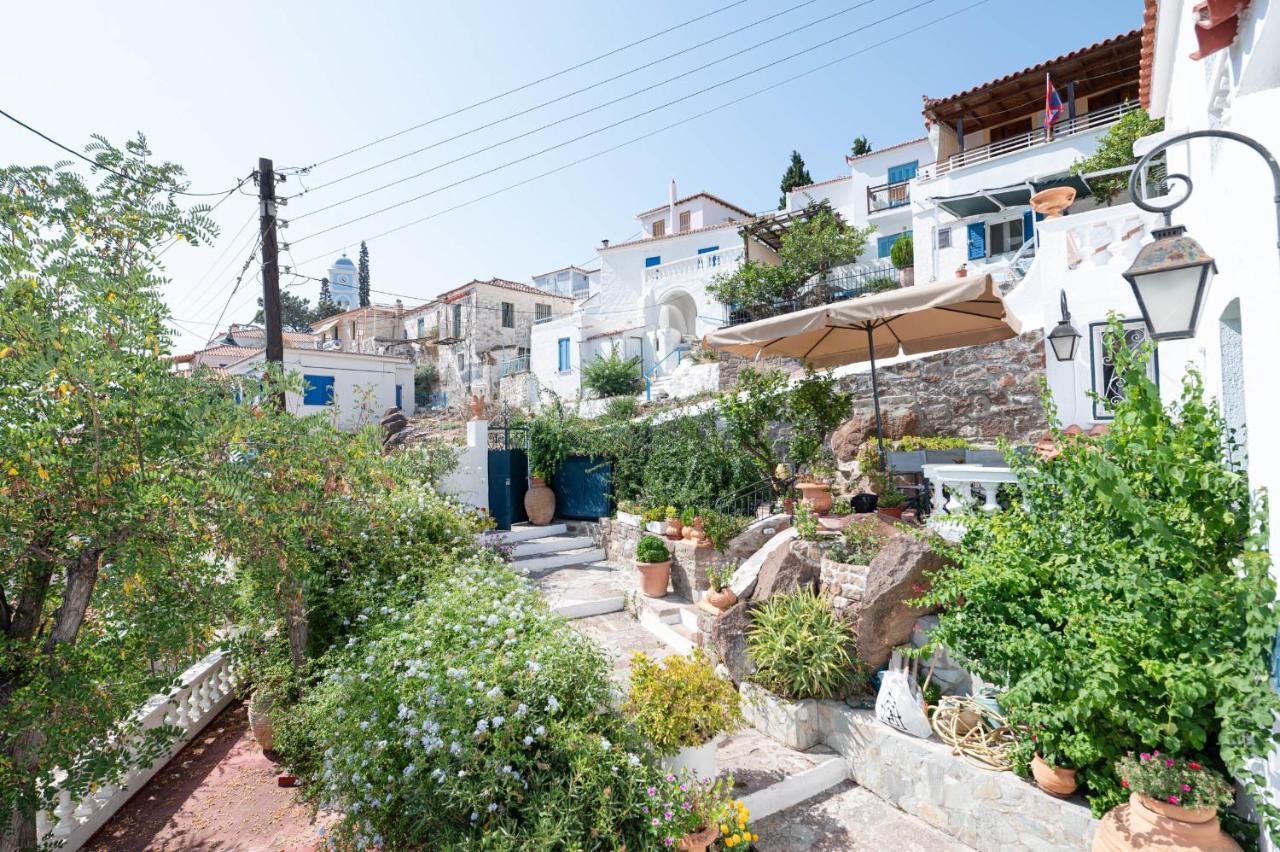 Traditional House Under The Clock Tower With Sweet View Poros Town Exteriör bild