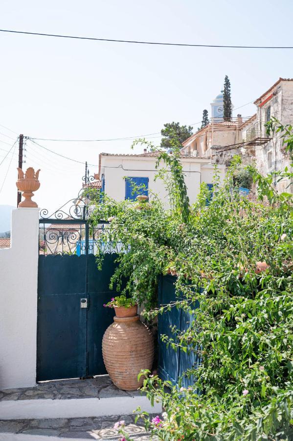 Traditional House Under The Clock Tower With Sweet View Poros Town Exteriör bild