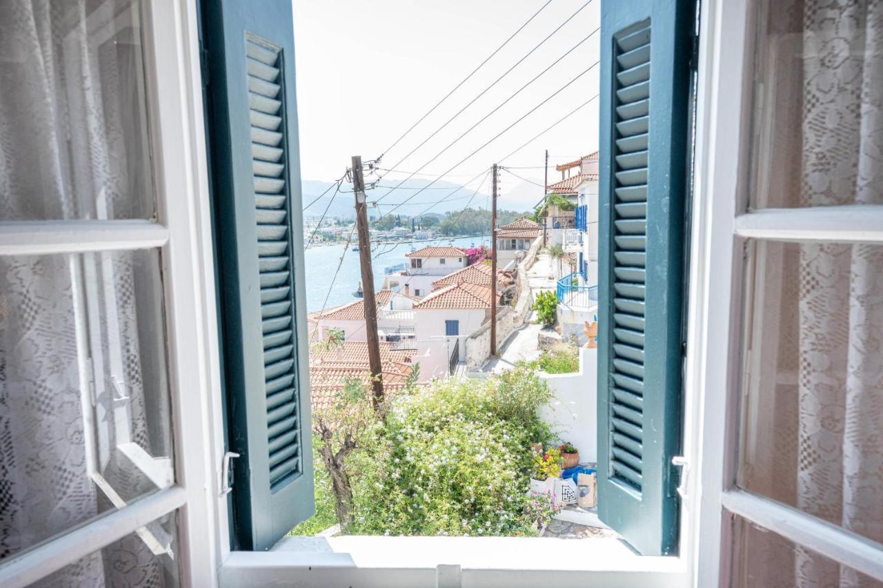 Traditional House Under The Clock Tower With Sweet View Poros Town Exteriör bild