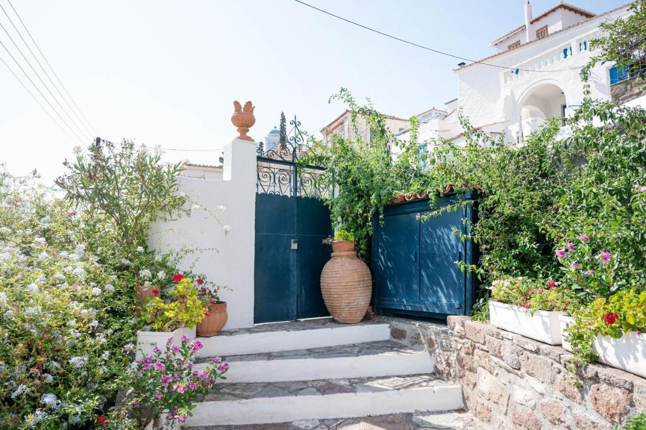 Traditional House Under The Clock Tower With Sweet View Poros Town Exteriör bild